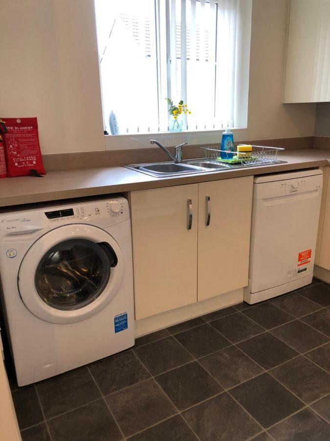 Hill House - 5 Mins Merry Hill - Perfect For Contractors & Families ไบร์ลีย์ฮิล ภายนอก รูปภาพ